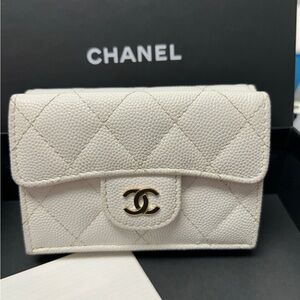 CHANEL White Caviar Leather Quilted Wallet